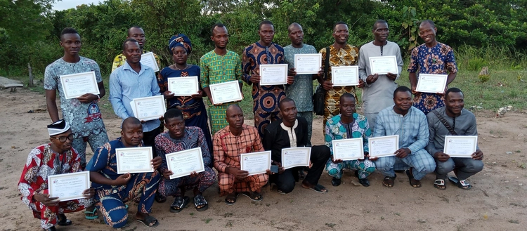 Photo des maîtres alpha avec leurs attestations 